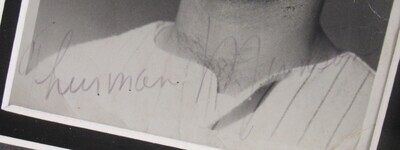 Thurman Munson Signed Auto Autograph Framed 4x6 Team Portrait w/ 8x10 Photo JSA Y41945